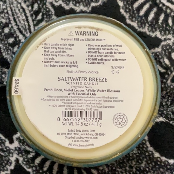 Bath and body works saltwater breeze candle - Picture 3 of 3